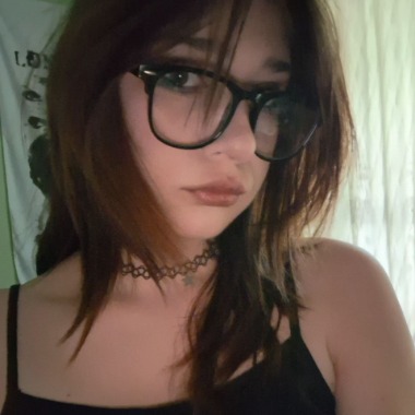 Tworzę teksty i posty, znam ang., ros., ukr., pol., uczę się niemieckiego, robię logo i banery.