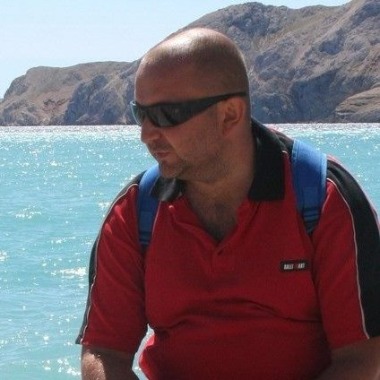 PHP, Laravel, Livewire, MySQL, AI, Vibe coding, n8n, Docker, Git, API