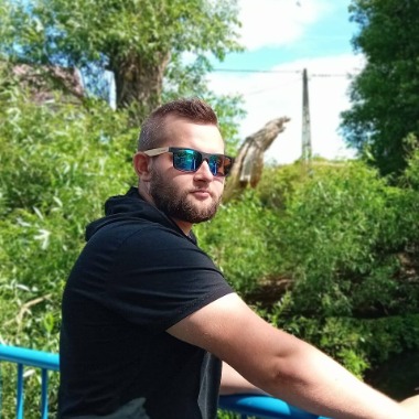 Zwiększam sprzedaż w e-commerce przez angażujące opisy produktów i treści