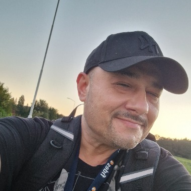 Analiza dużych zbiorów danych, operacje na różnych danych i formatach plików.